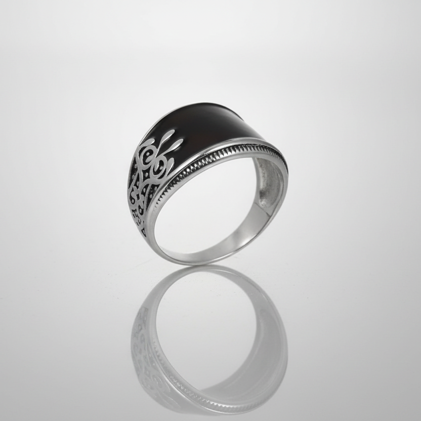 Fashion Ring in Black & Silver
