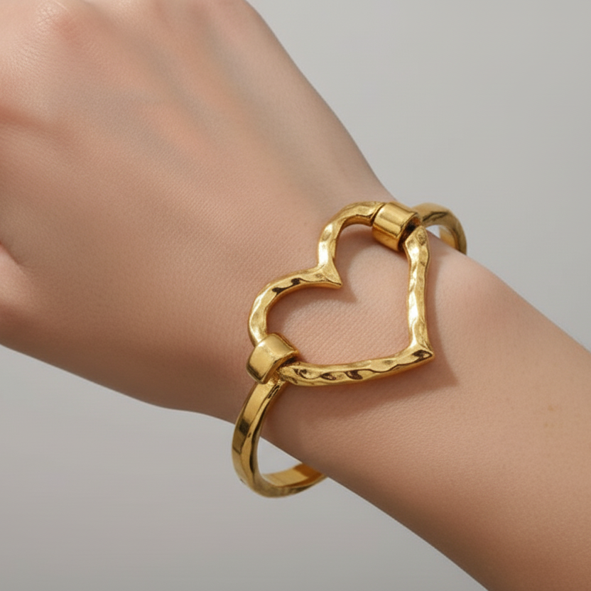 Polished Heart Bracelet Silver