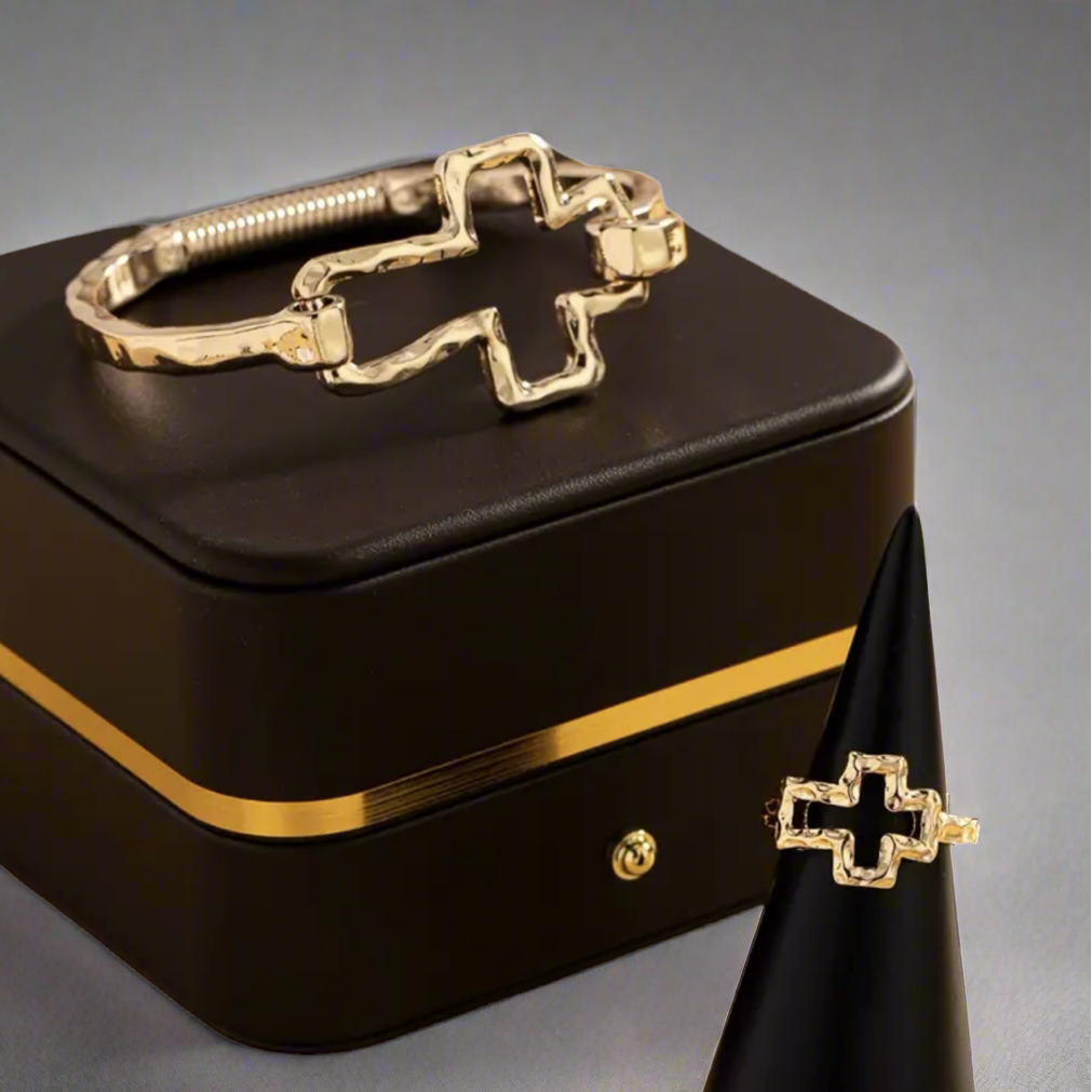 Cross Bracelet in Gold