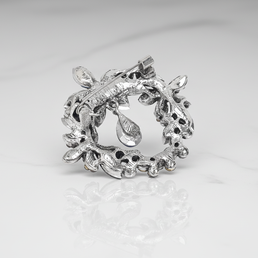 Wreath Brooch Pin