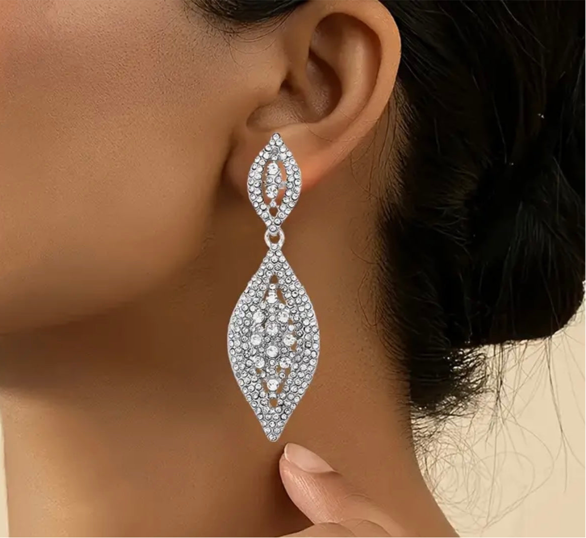 Exaggerated Waterdrop Clip Earrings