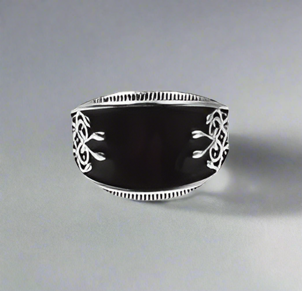 Fashion Ring in Black & Silver