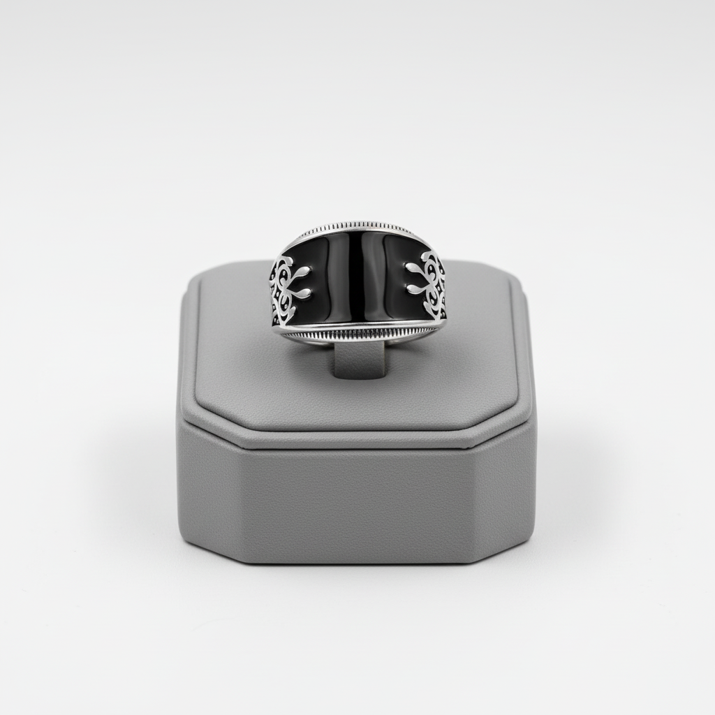 Fashion Ring in Black & Silver