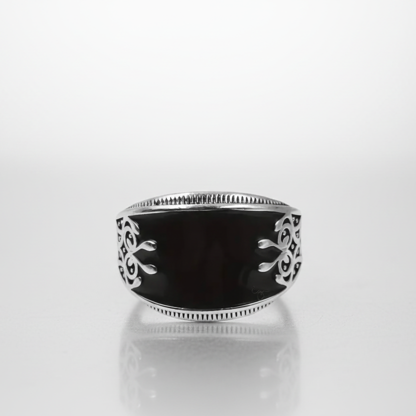 Fashion Ring in Black & Silver
