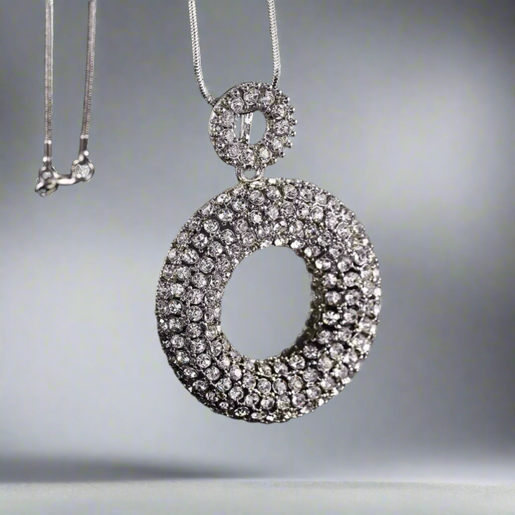 Glamorous Circles Pendant Necklace