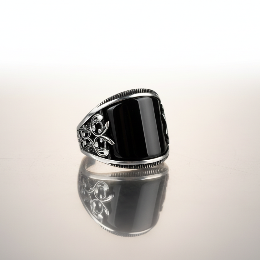 Fashion Ring in Black & Silver