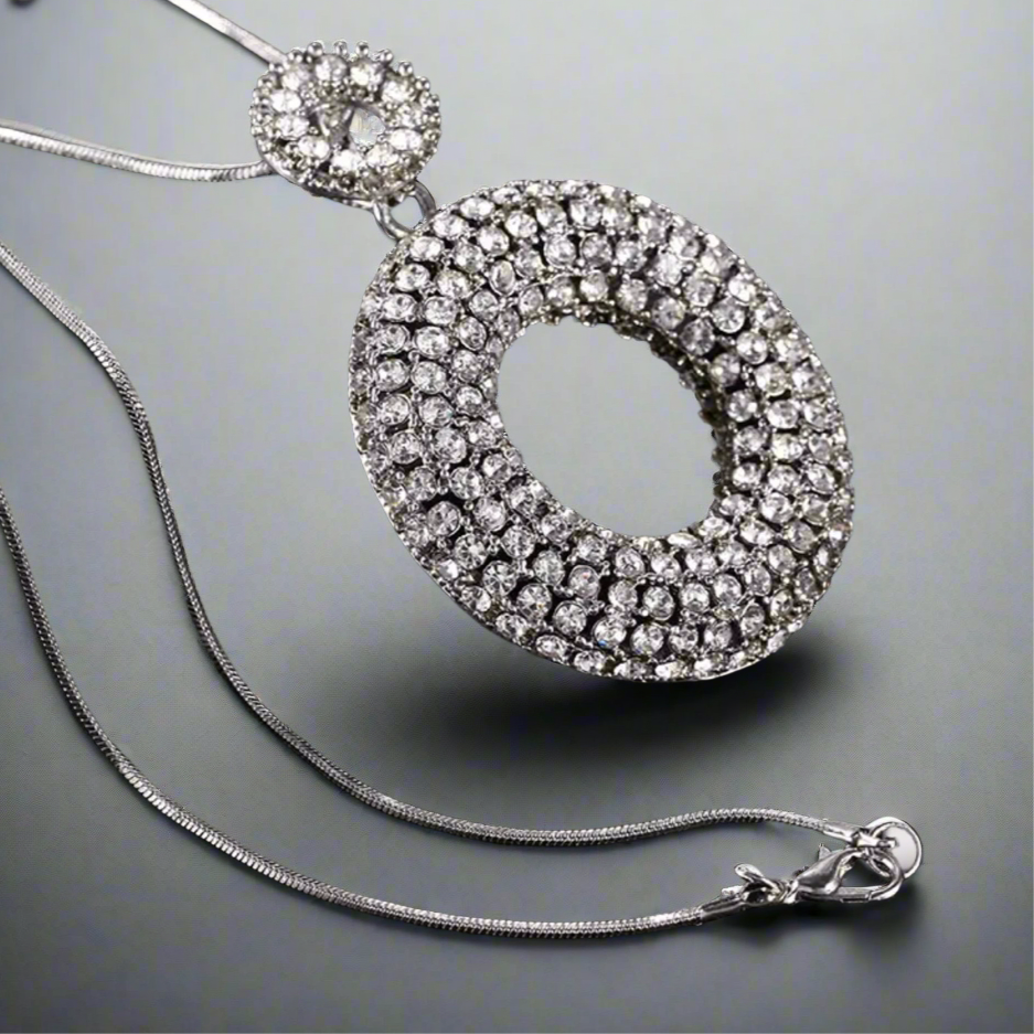 Glamorous Circles Pendant Necklace